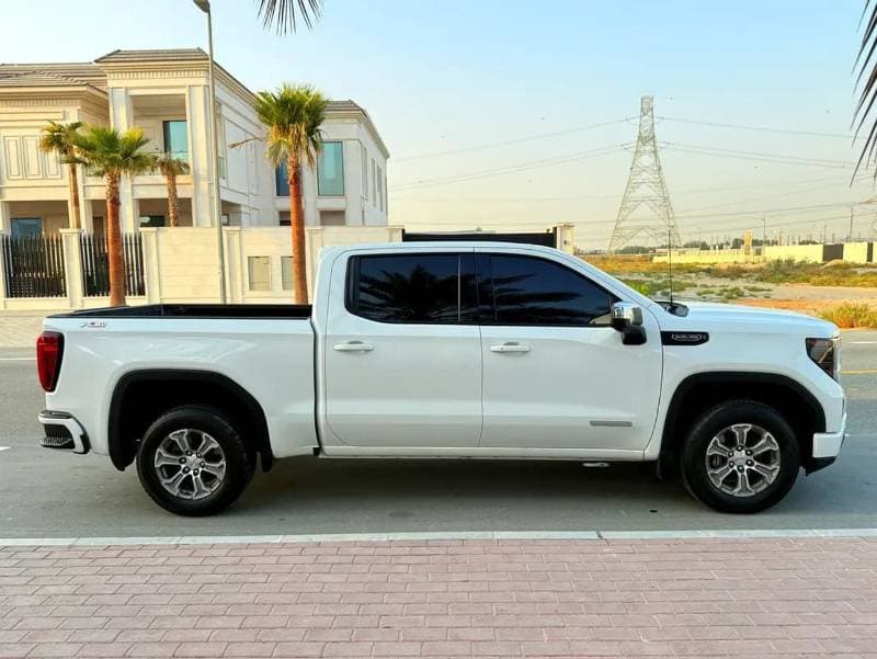 2024 GMC Sierra thumbnail 8
