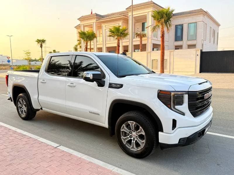 2024 GMC Sierra thumbnail 3