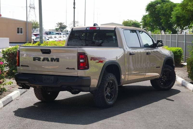 2025 RAM 1500 thumbnail 4