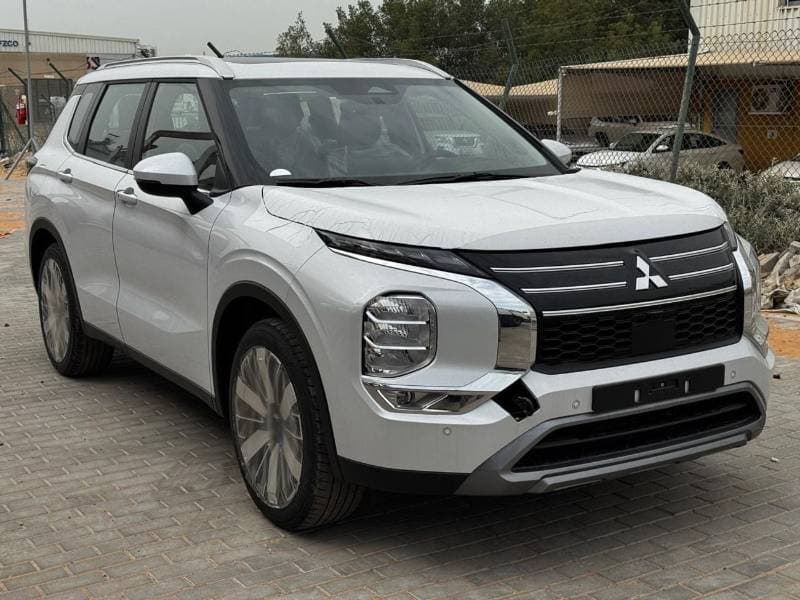 2026 Mitsubishi Outlander thumbnail 4