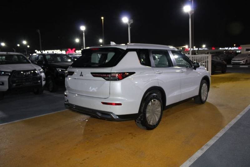 2026 Mitsubishi Outlander thumbnail 4