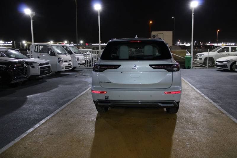 2026 Mitsubishi Outlander thumbnail 5