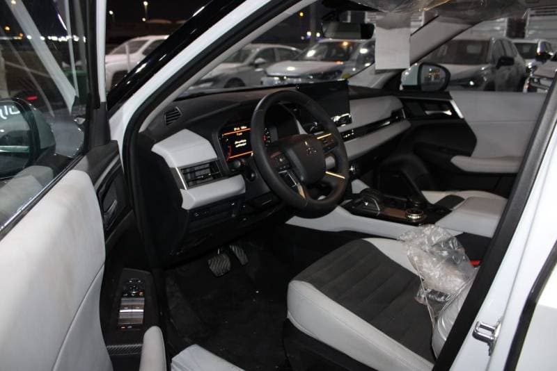 2026 Mitsubishi Outlander thumbnail 10