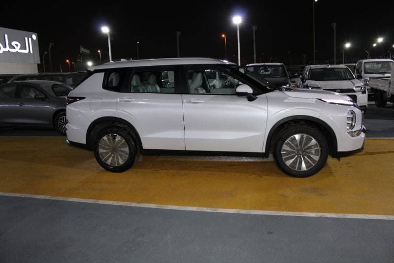 2026 Mitsubishi Outlander thumbnail 7