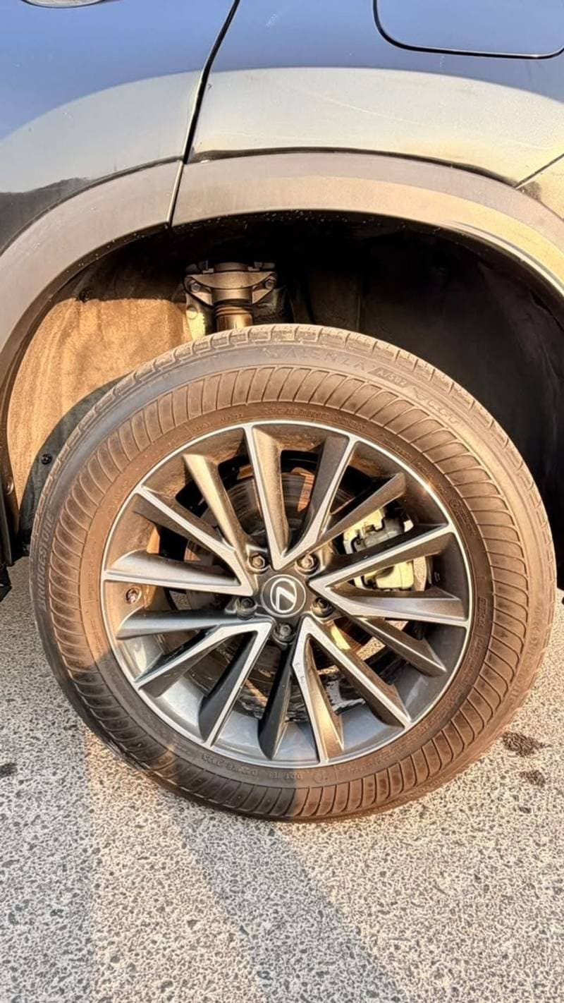 2024 Lexus NX350 thumbnail 3