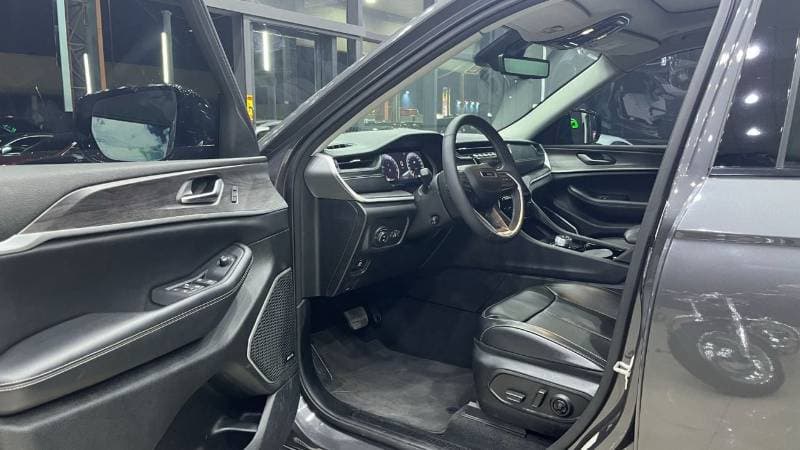 2023 Jeep Grand Cherokee thumbnail 9