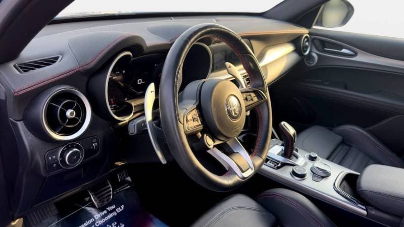 2024 Alfa Romeo Stelvio thumbnail 8