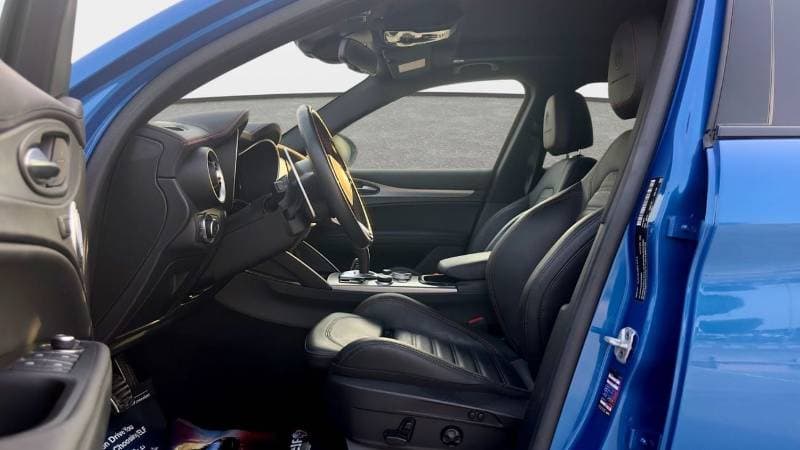 2024 Alfa Romeo Stelvio thumbnail 9