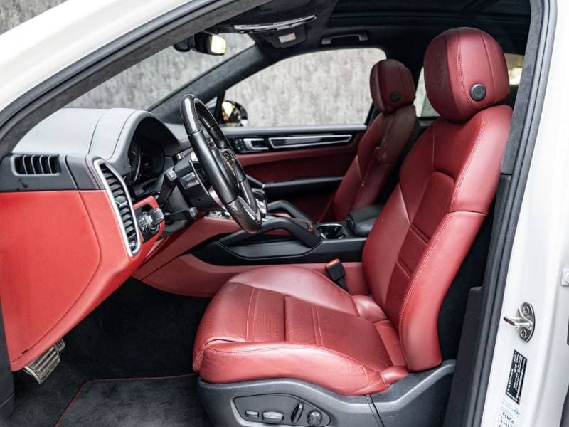 2022 Porsche Cayenne thumbnail 9