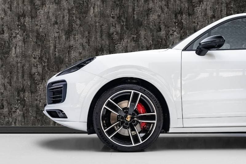 2022 Porsche Cayenne thumbnail 6