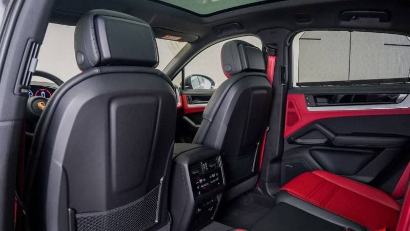 2026 Porsche Cayenne thumbnail 6