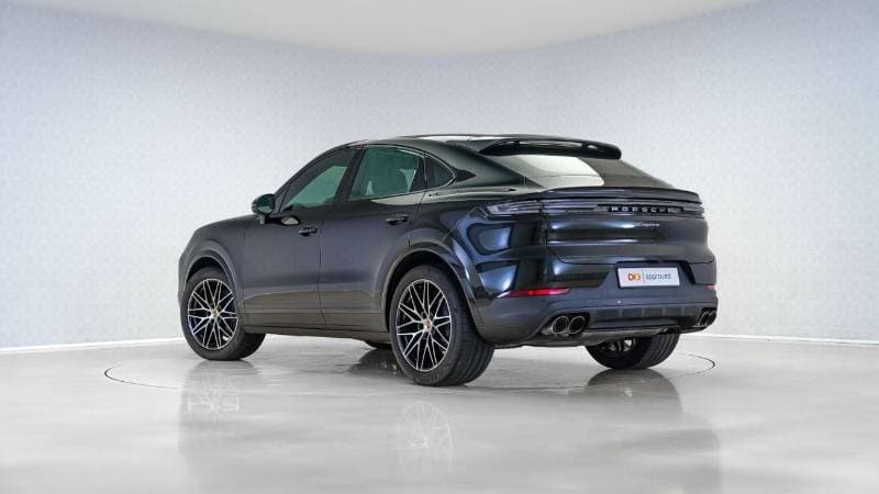 2026 Porsche Cayenne thumbnail 2