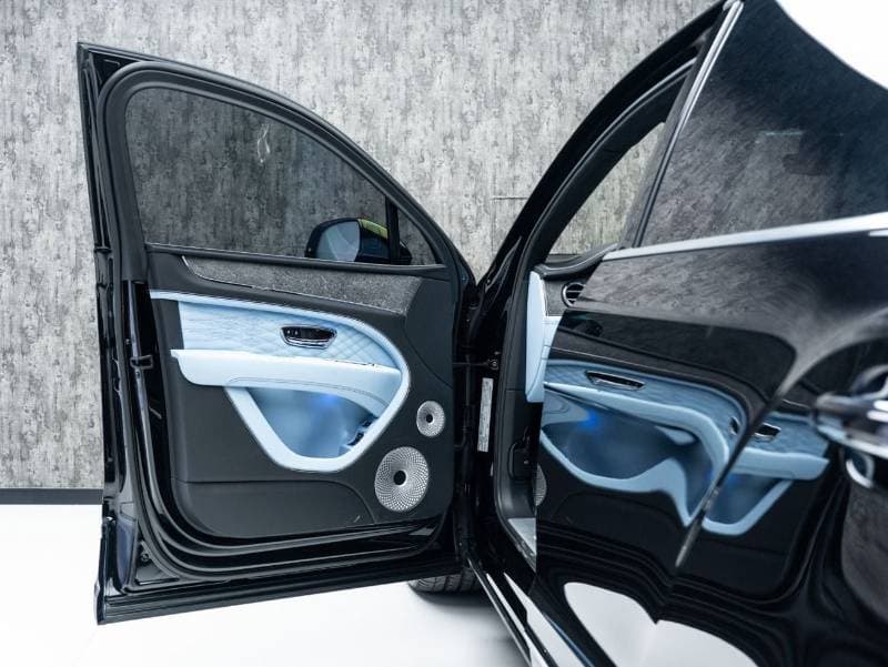 2025 Bentley Bentayga thumbnail 8