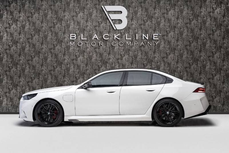 2025 BMW M5 thumbnail 3
