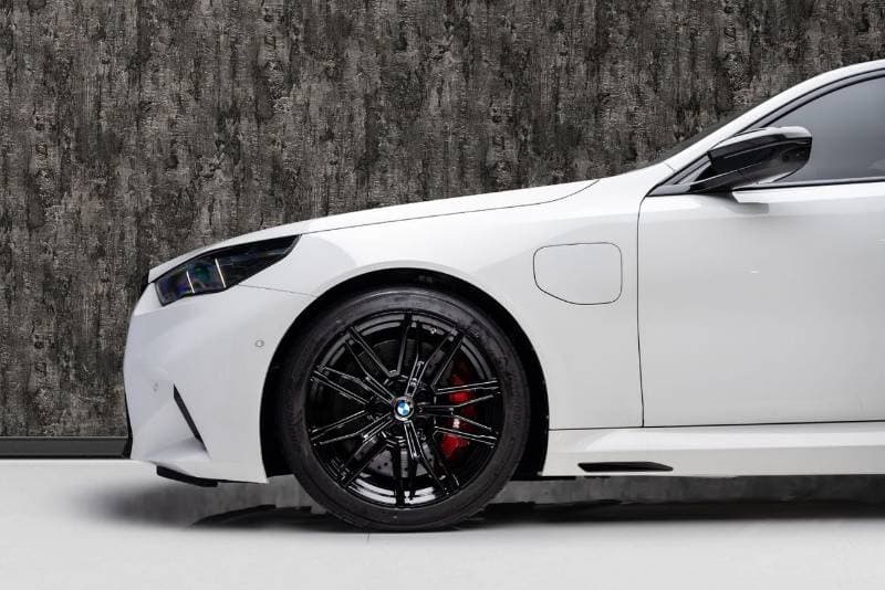 2025 BMW M5 thumbnail 6