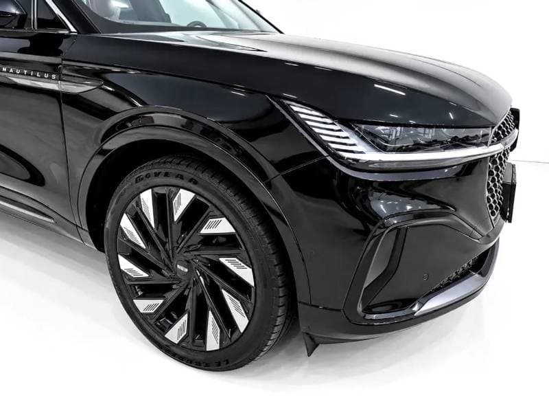 2025 Lincoln Nautilus thumbnail 4