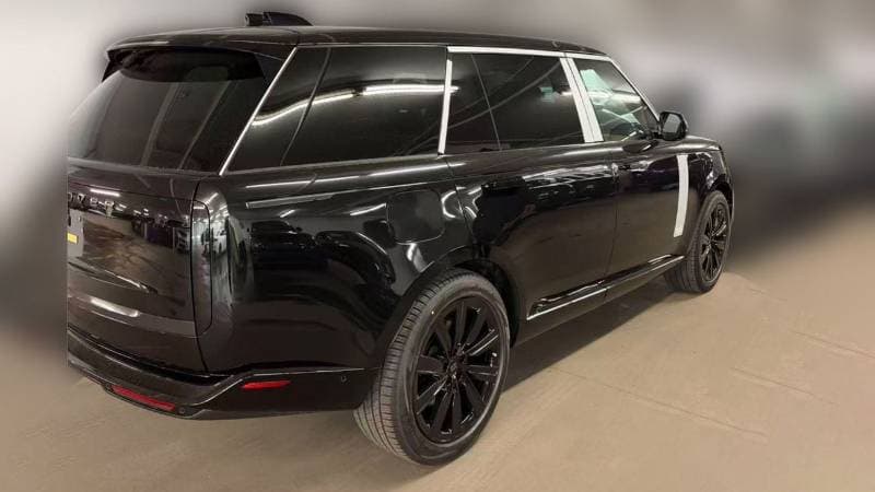 2027 Land Rover Range Rover thumbnail 3