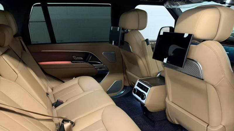 2027 Land Rover Range Rover thumbnail 6