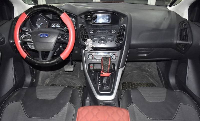 2015 Ford Focus thumbnail 8