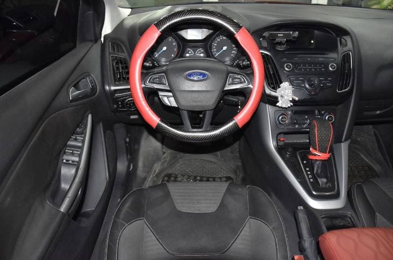 2015 Ford Focus thumbnail 9