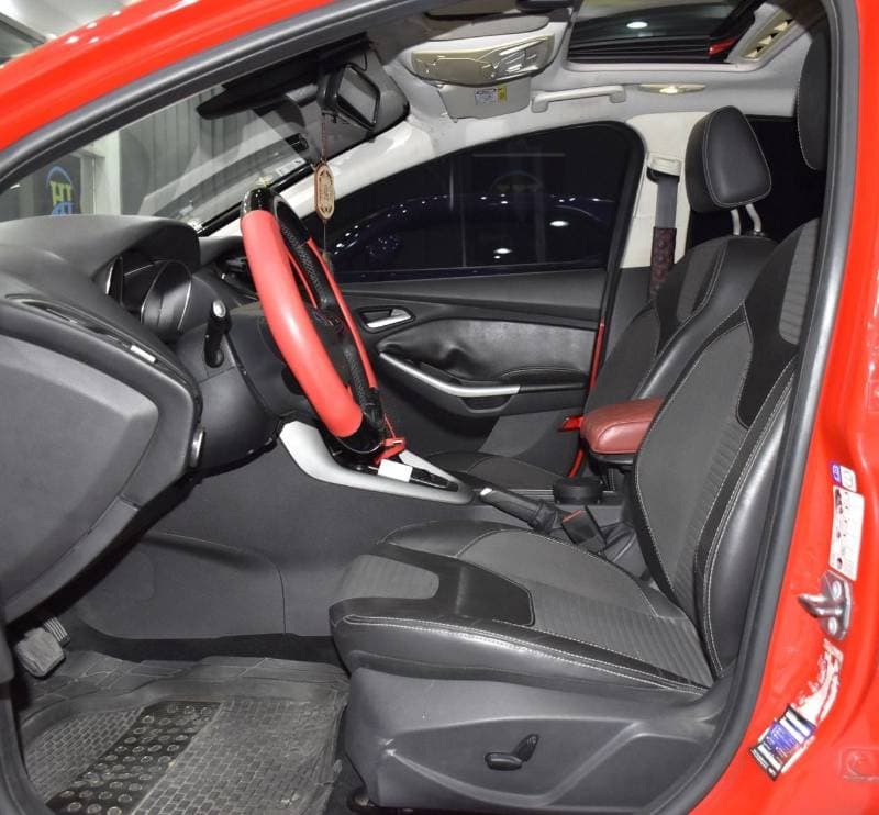 2015 Ford Focus thumbnail 7
