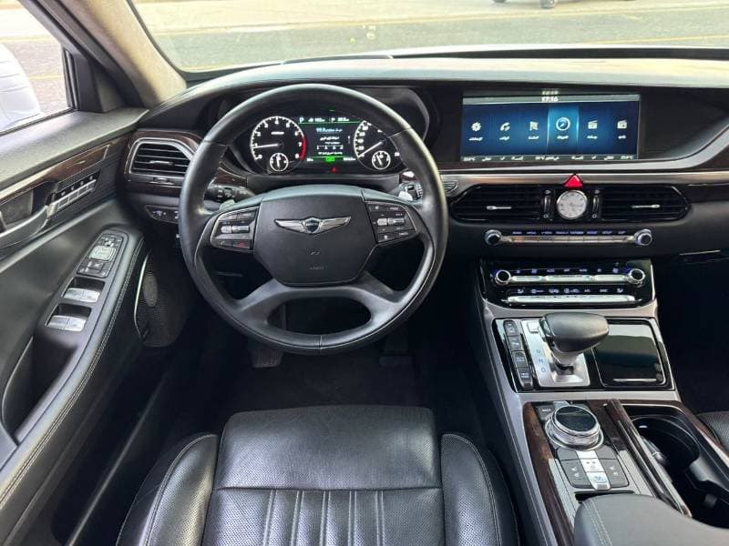2017 Genesis G90 thumbnail 8