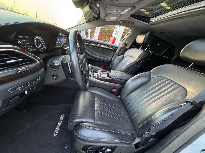 2017 Genesis G90 thumbnail 5