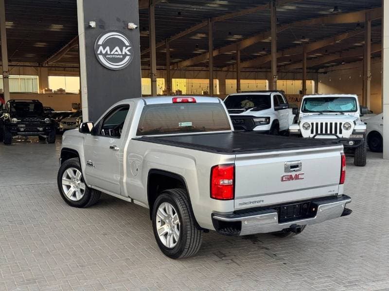 2017 GMC Sierra thumbnail 3