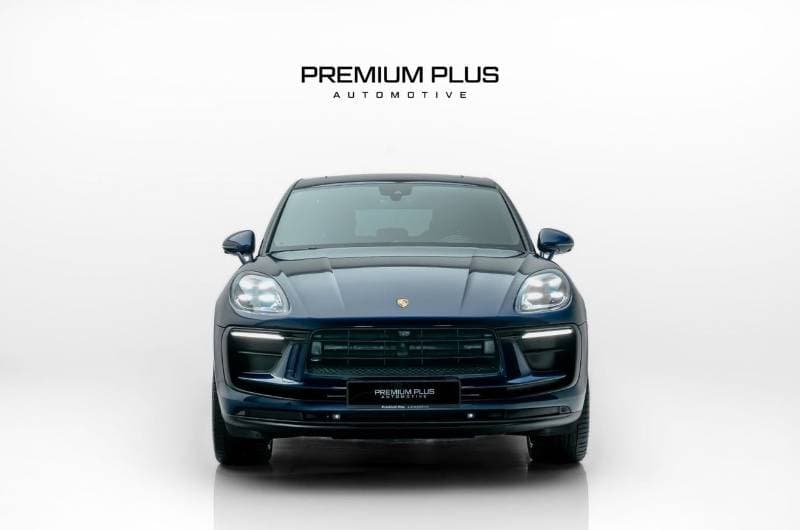 2024 Porsche Macan thumbnail 2