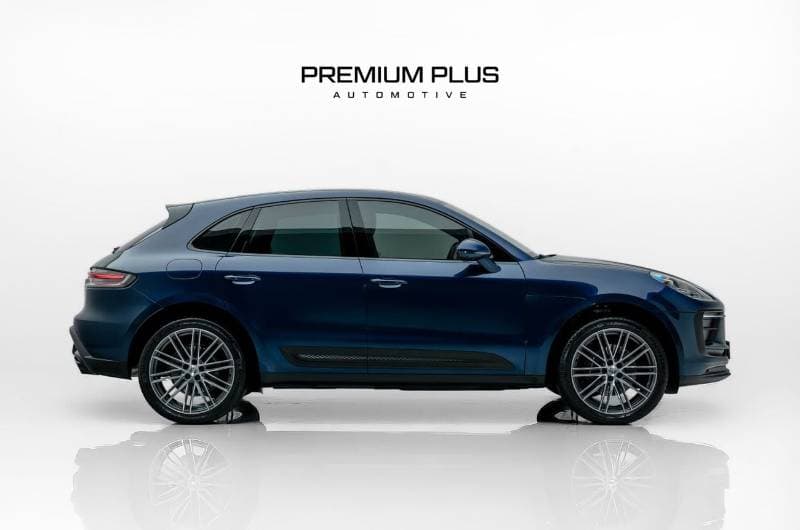 2024 Porsche Macan thumbnail 4