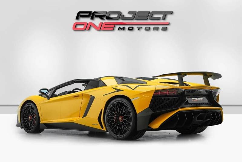 2017 Lamborghini Aventador thumbnail 4