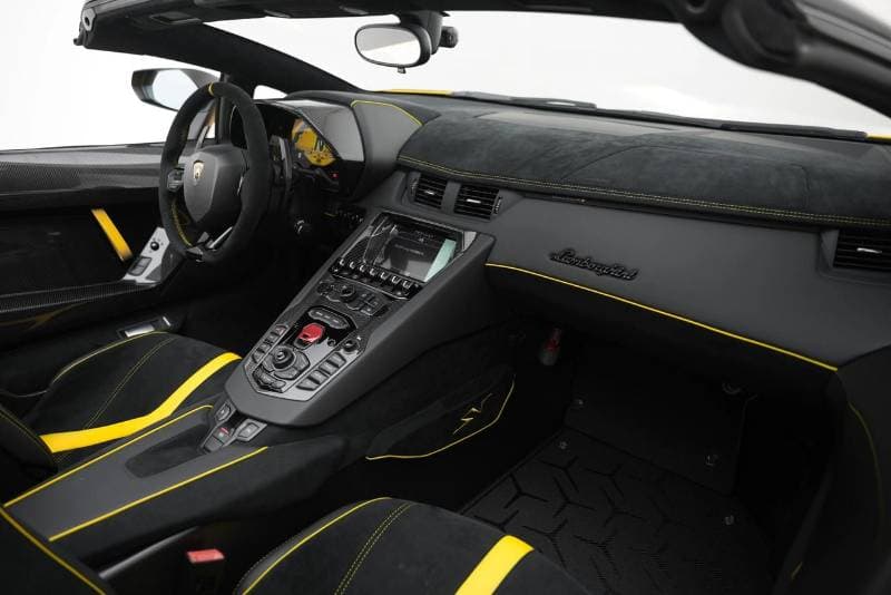 2017 Lamborghini Aventador thumbnail 6