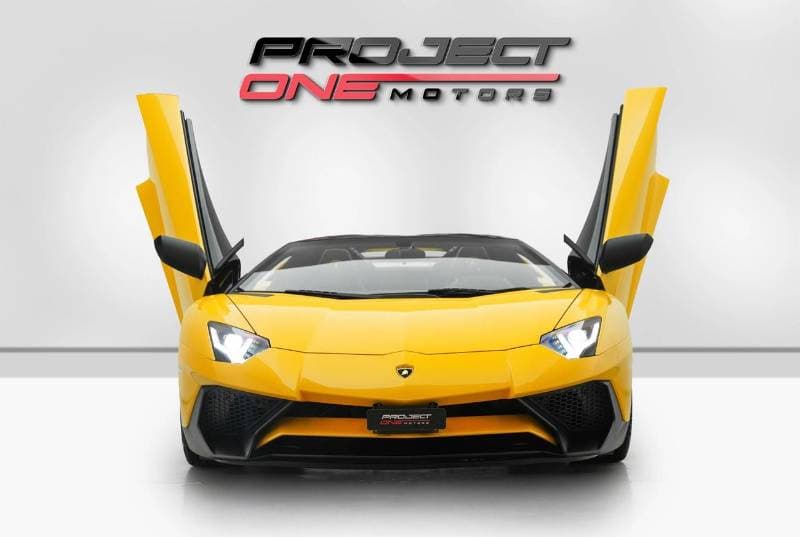 2017 Lamborghini Aventador thumbnail 2