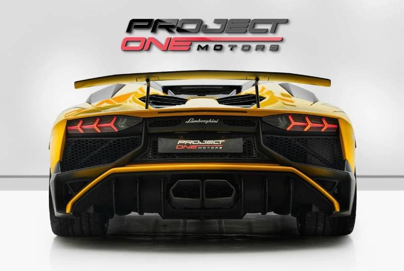 2017 Lamborghini Aventador thumbnail 5
