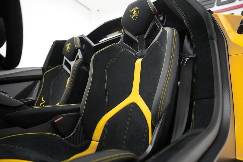 2017 Lamborghini Aventador thumbnail 7