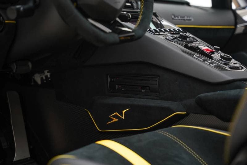 2017 Lamborghini Aventador thumbnail 8