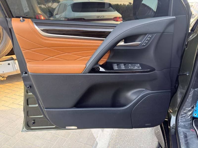 2021 Lexus LX570 thumbnail 10