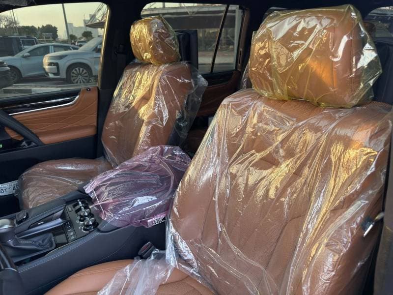 2021 Lexus LX570 thumbnail 5