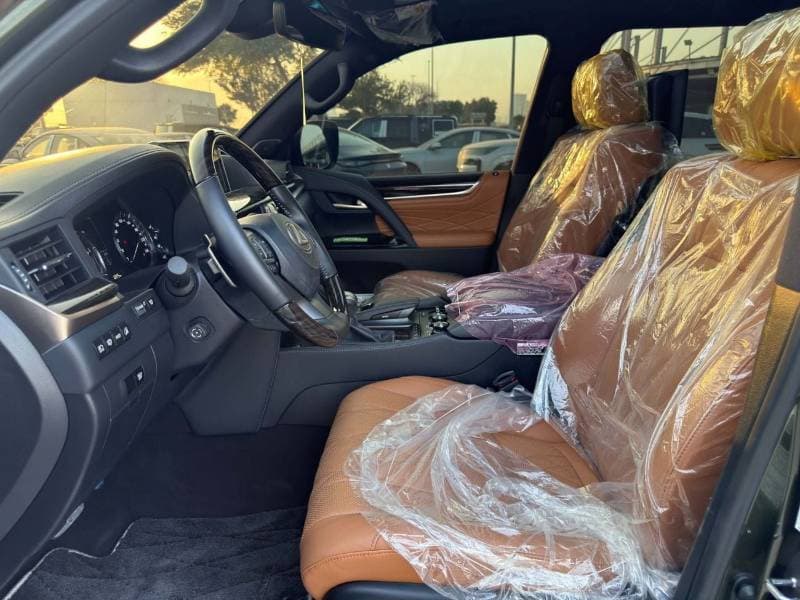 2021 Lexus LX570 thumbnail 4