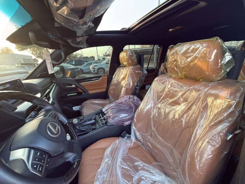 2021 Lexus LX570 thumbnail 8