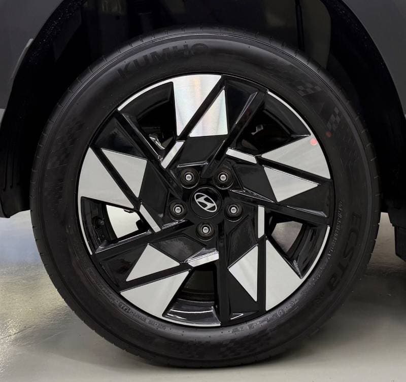 2026 Hyundai Kona thumbnail 9