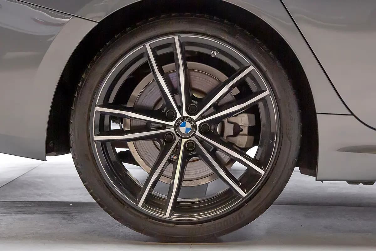 2024 BMW 3-Series 330i thumbnail 7