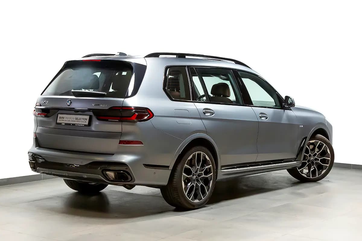 2025 BMW X7 xDrive40i M Sport thumbnail 3