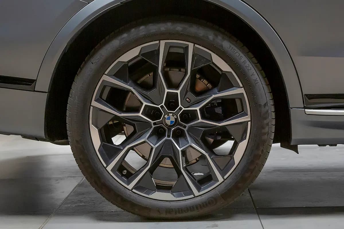 2025 BMW X7 xDrive40i M Sport thumbnail 8