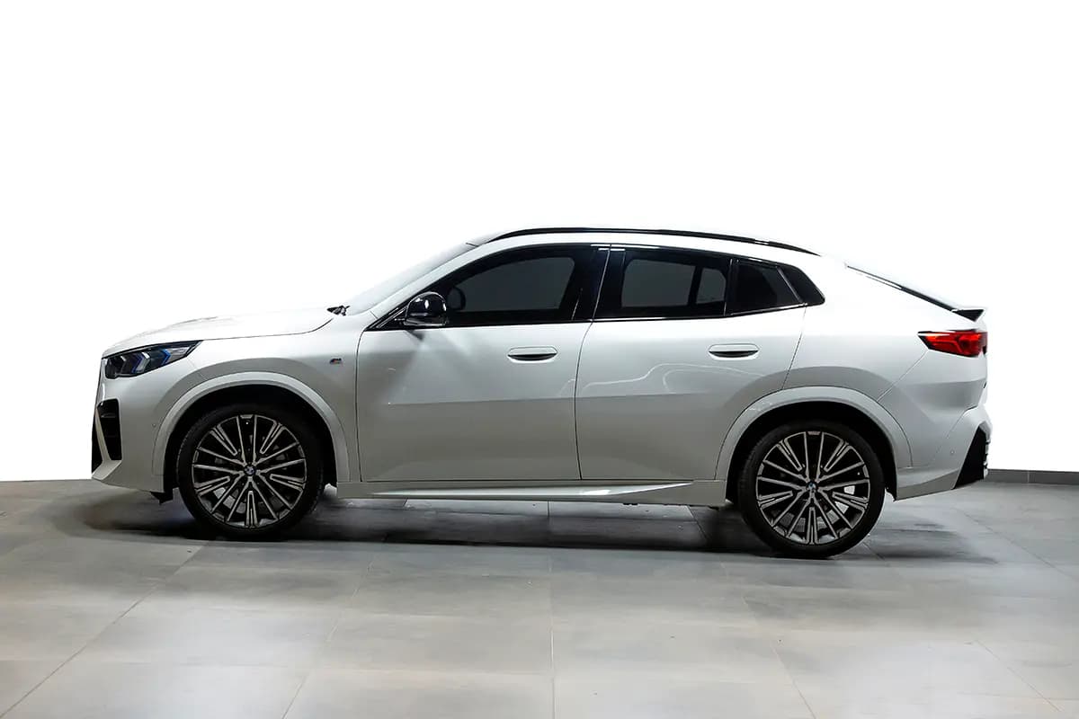 2025 BMW X2 xDrive20i thumbnail 3