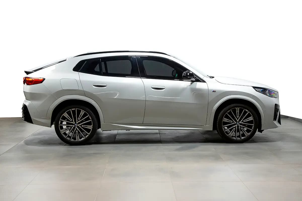 2025 BMW X2 xDrive20i thumbnail 4