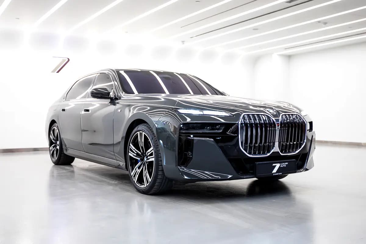 2023 BMW 7-Series 740i Exclusive thumbnail 2