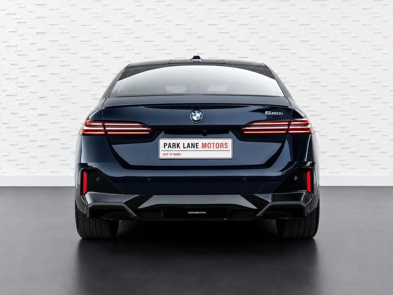 2024 BMW 5-Series 520i M Sport thumbnail 4