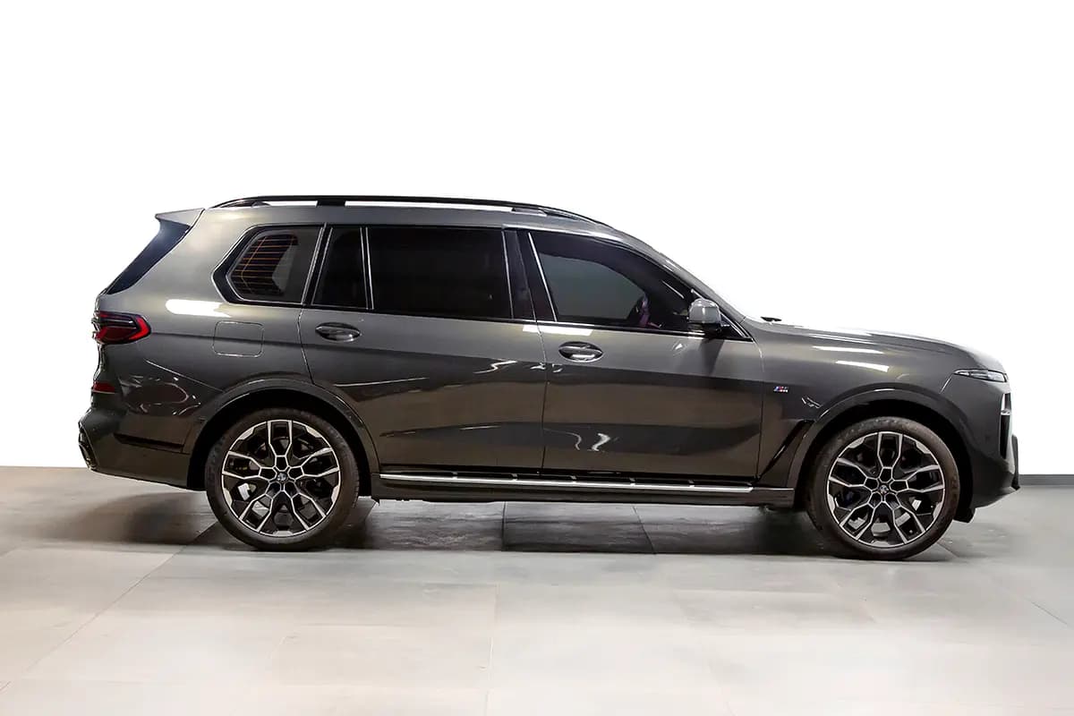 2025 BMW X7 xDrive40i M Sport thumbnail 2