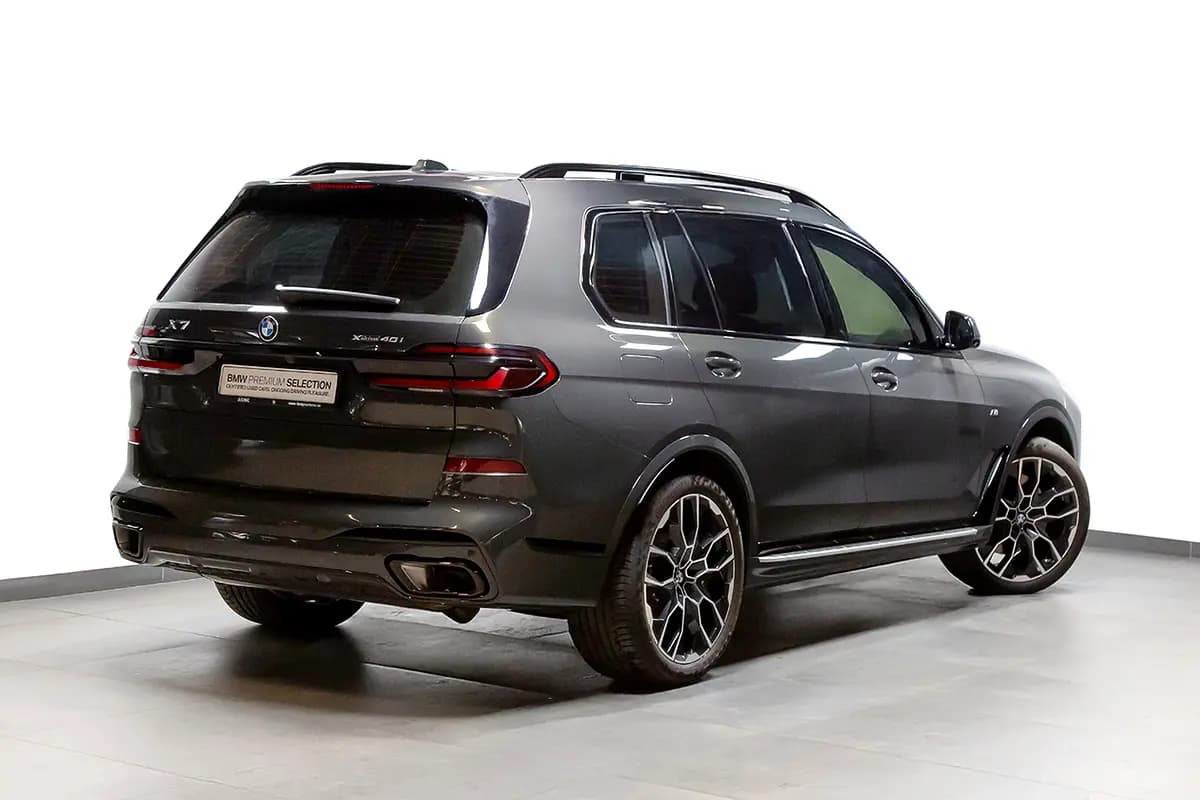 2025 BMW X7 xDrive40i M Sport thumbnail 3